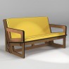 Canapé sur-mesure en MDF huilé, coussin jaune
