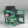 Fauteuil de lecture vert, taillé sur-mesure, dossier mi-hauteur. Liseuse en option.